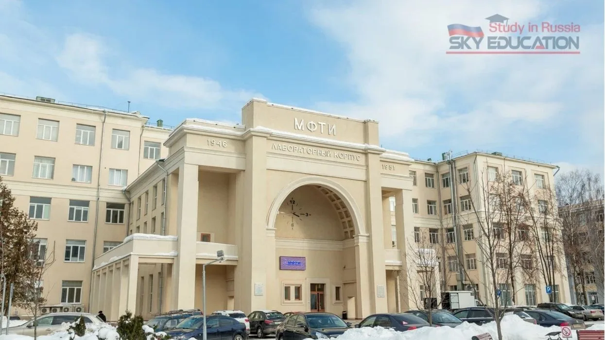 Moskova Fizik ve Teknoloji Üniversitesi MIPT Kapısı