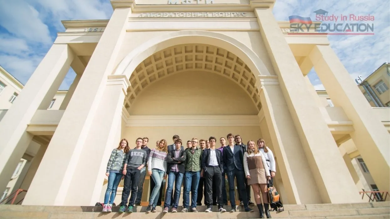 Moskova Fizik ve Teknoloji Üniversitesi MIPT Mezun Öğrenciler